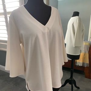 Women’s off white top